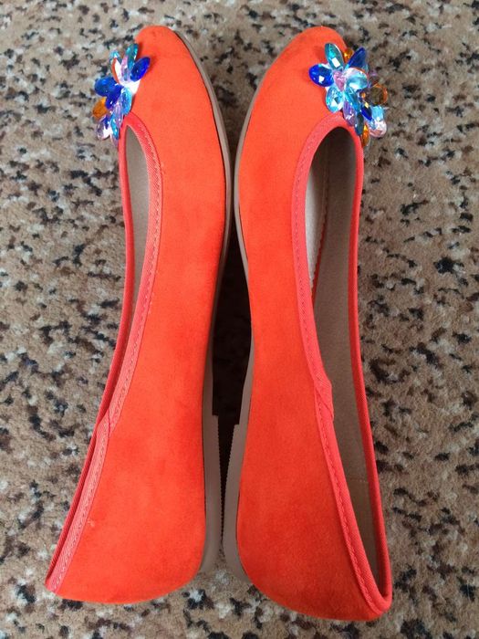 Яскраві жіночі туфлі