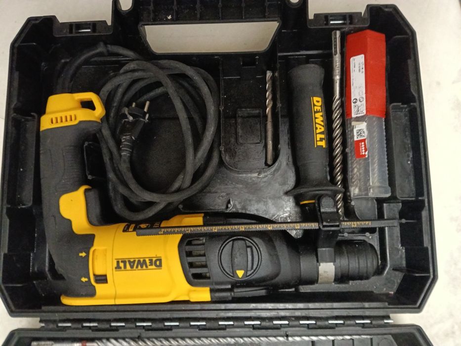 Młotowiertarka Dewalt D25133