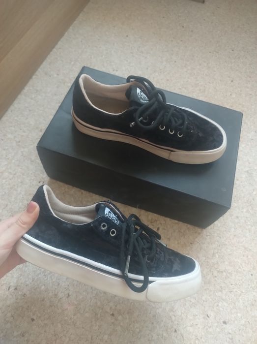 Trampki sneakersy krótkie tenisówki biała podeszwa diesel s-flip low w