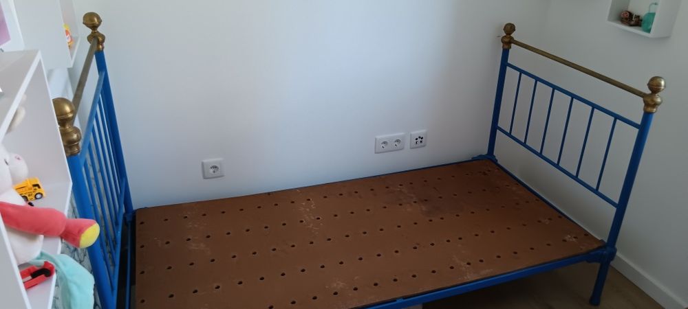 Cama antiga em ferro