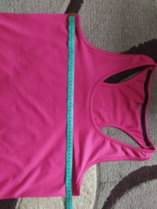 Спортивна жіноча майка