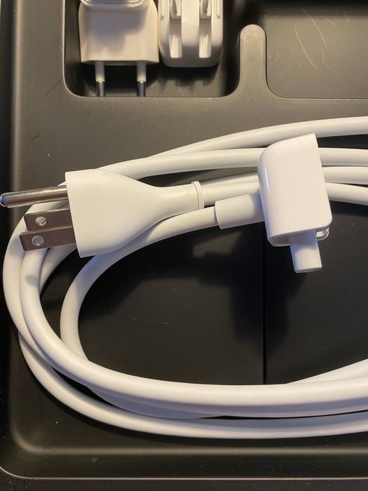 Oryginalny kabel zasilający Apple do MacBook + EU/US wtyczki – NOWY