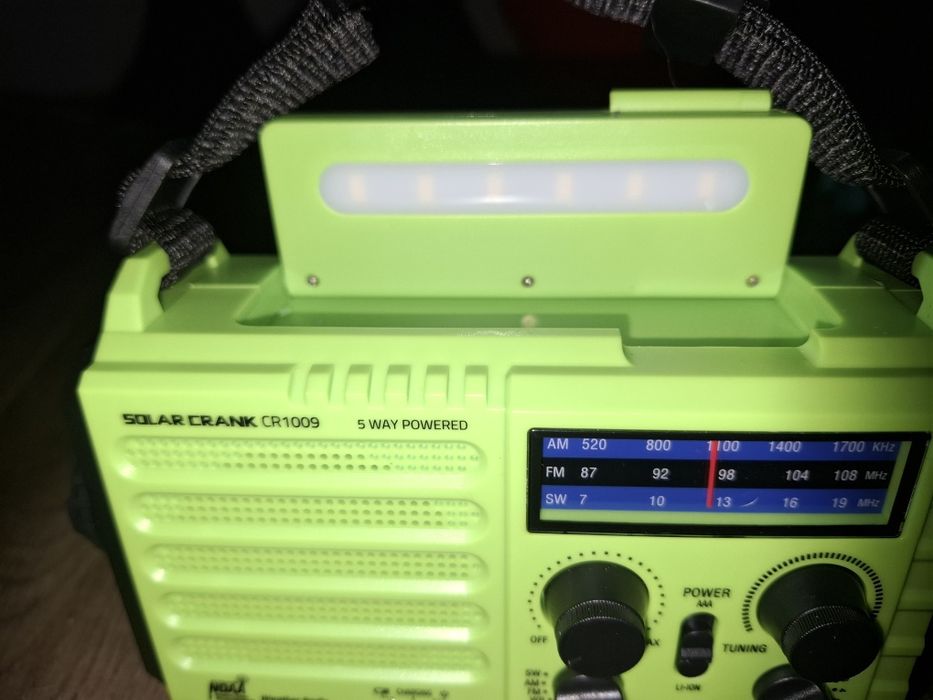 Radio Solarne Sieciowi-Bateryjne AM FM 8000mAh Powerbank Latarka LED