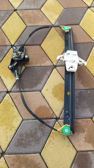 Стклопідйомник задній правий Skoda Octavia A7