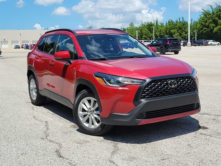 Toyota Corolla Cross LE      2022
