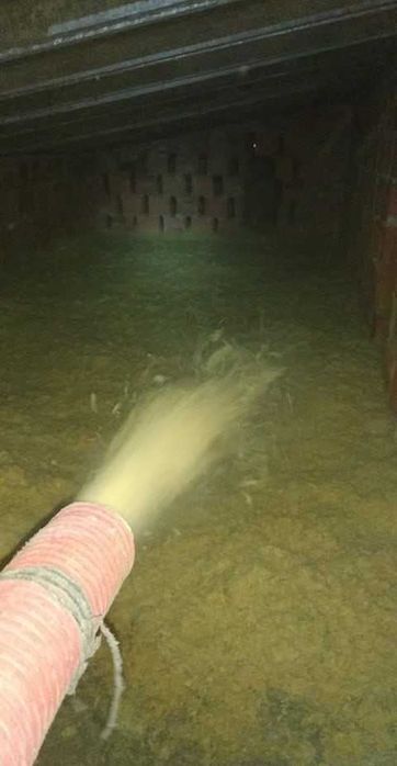 Docieplenie stropu, stropodachu. Granulatem celulozy, wełny skalnej.