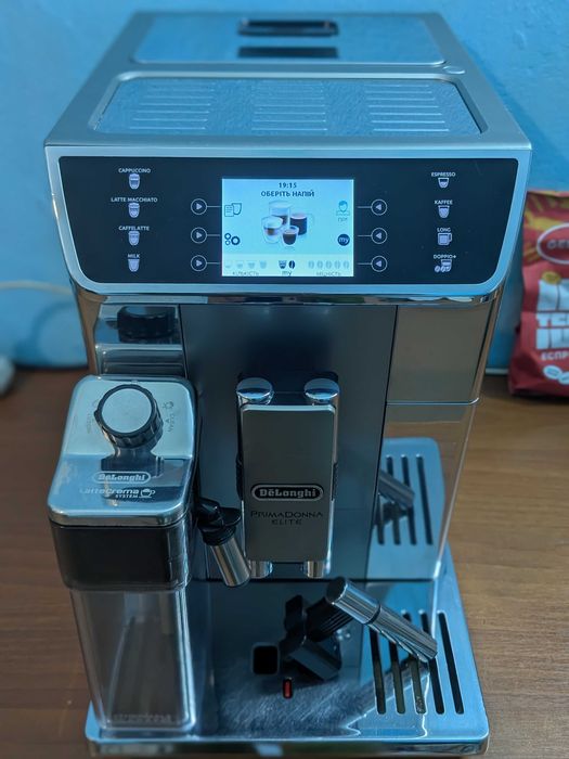 Кавомашина DeLonghi PrimaDonna Elite.
