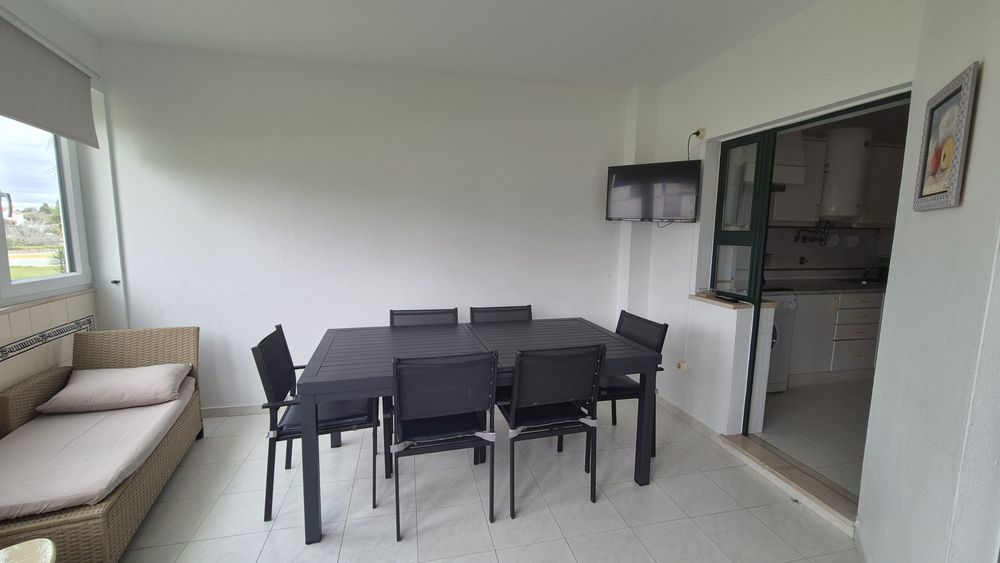 Arrenda-se apartamento T2 ao Ano