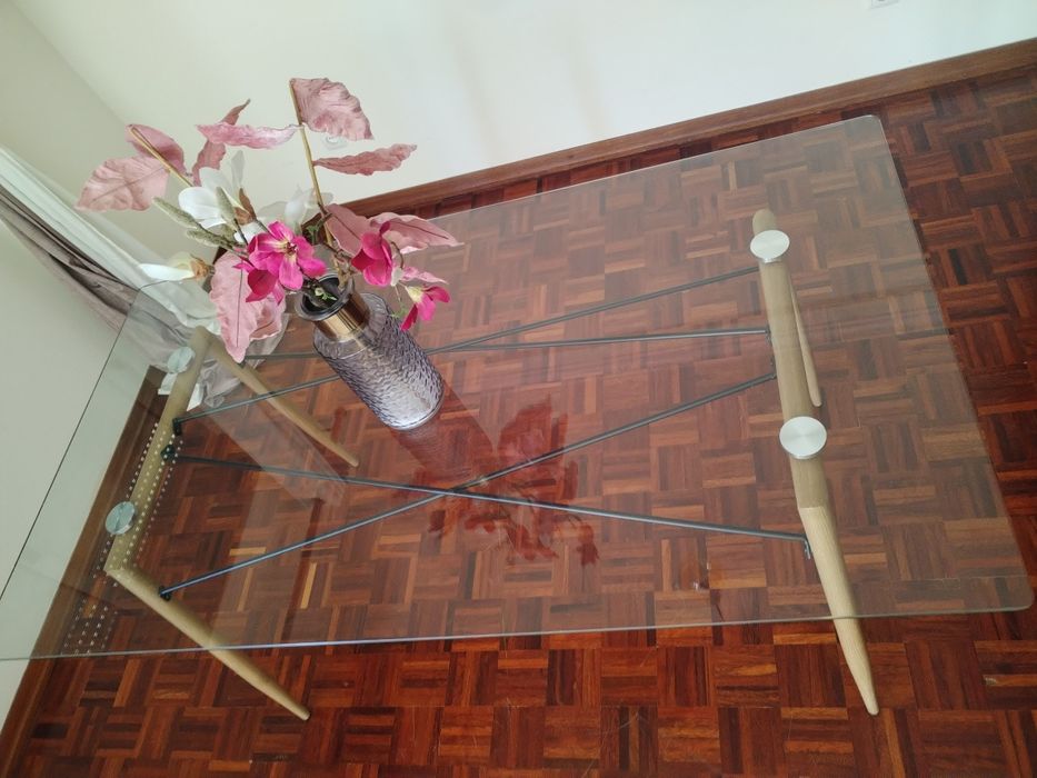 Mesa de vidro para sala de jantar