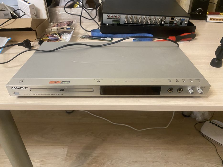DVD-плеєр із караоке Samsung DVD-K110 (усі виходи: RCA, SCART, Optical, Coaxial)