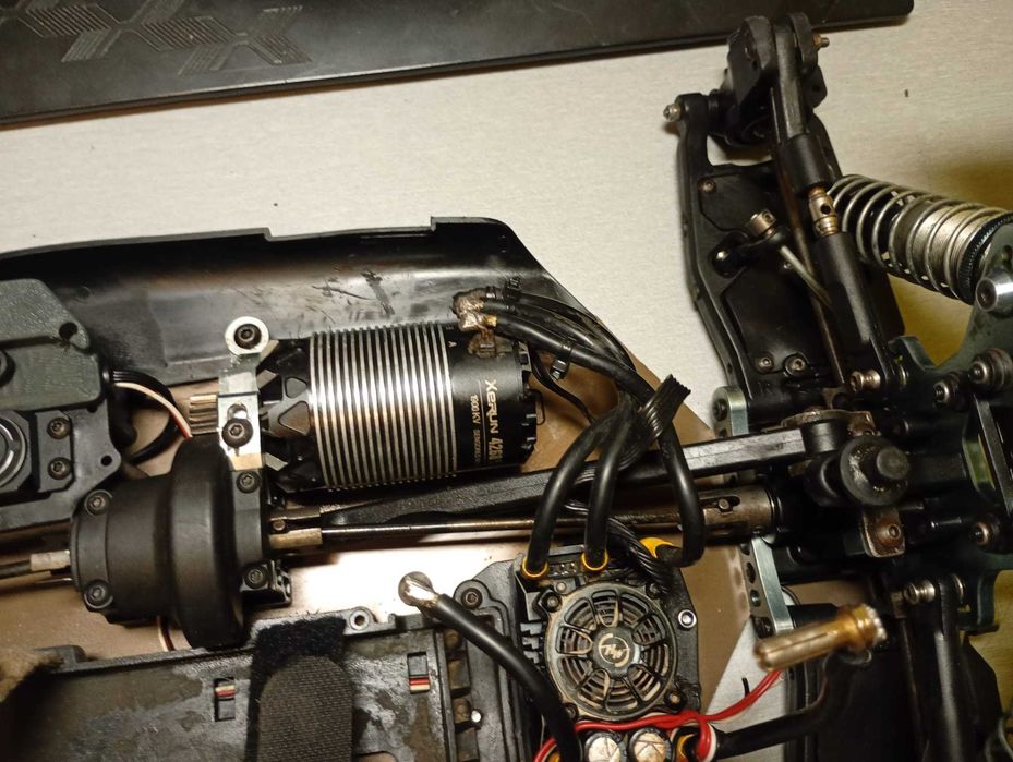 Mugen mbx8 eco bez elektoniki. Buggy 1/8