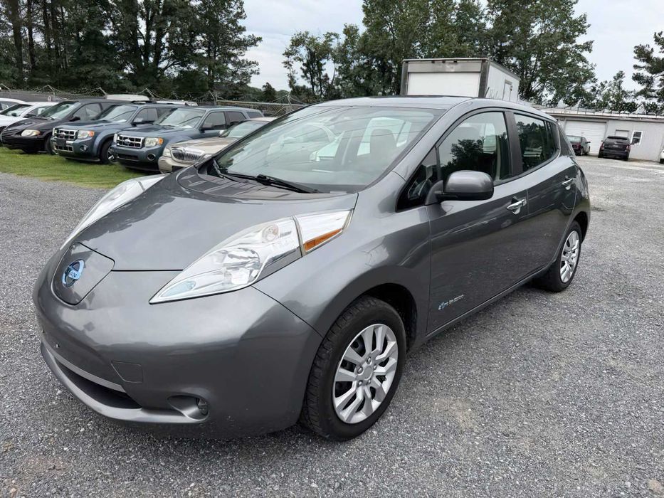 Nissan LEAF S      2015
