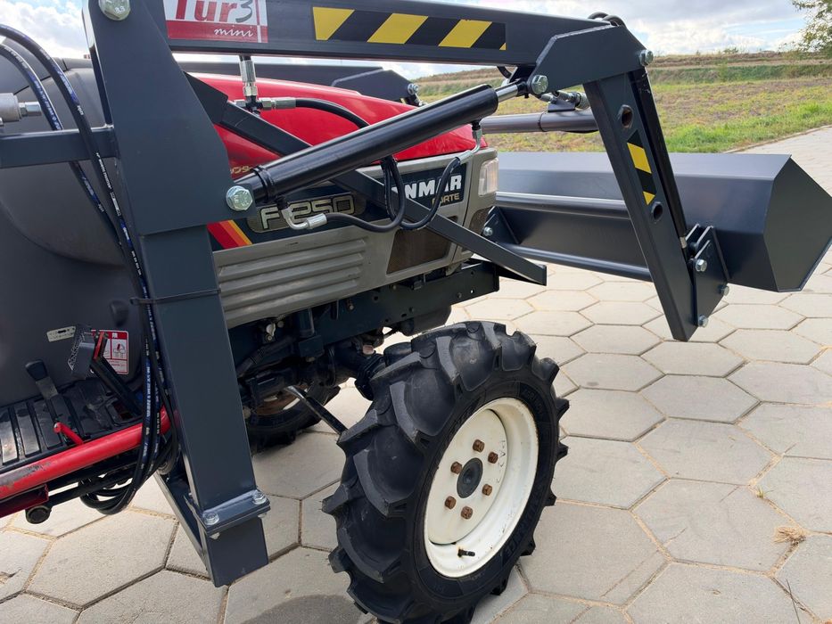 Mini traktorek YANMAR F250 f255 model 25KM  ladowacz glebogryzarka