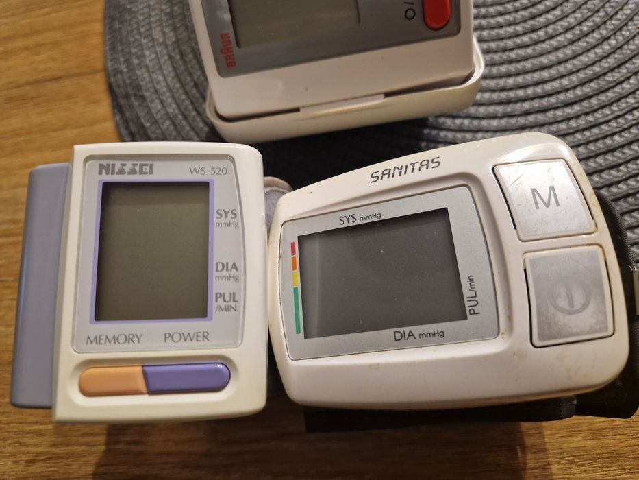 Zestaw cisnieniomierzy na nadgarstek  PRL.