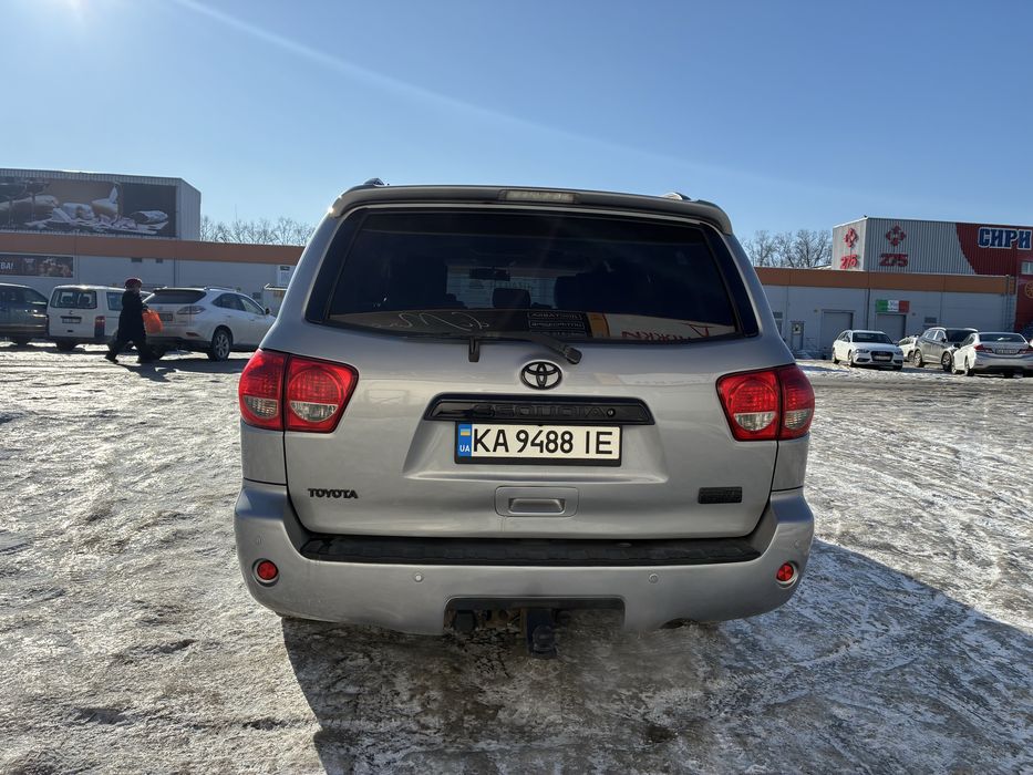 Продам Toyota Sequoia