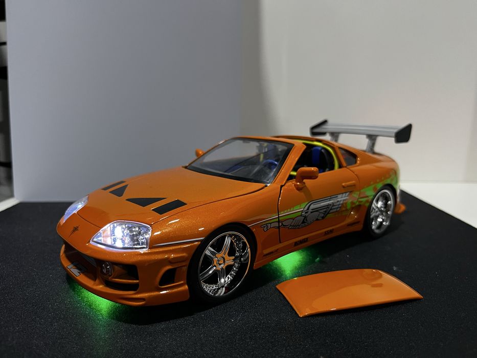 Toyota Supra F&F + Brian 1:18 (Descrição)