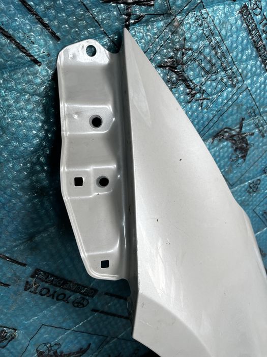 TOYOTA PRIUS IV błotnik przedni