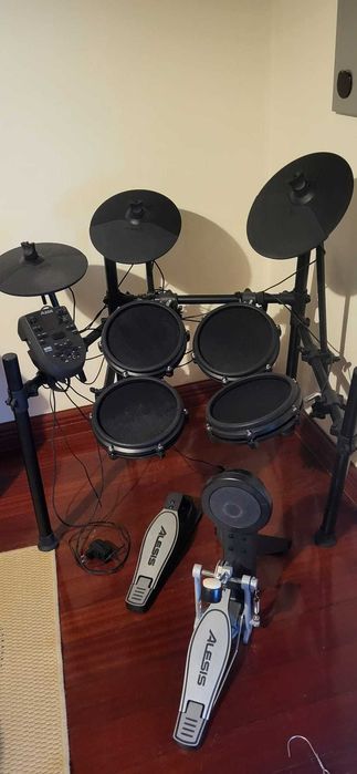 Alesis Nitro Mesh Kit | Pouco uso