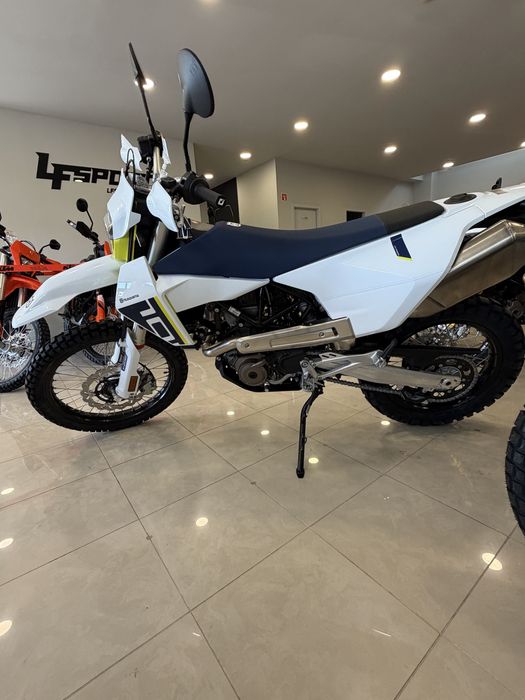 Husqvarna 701 zero km - para entrega imediata