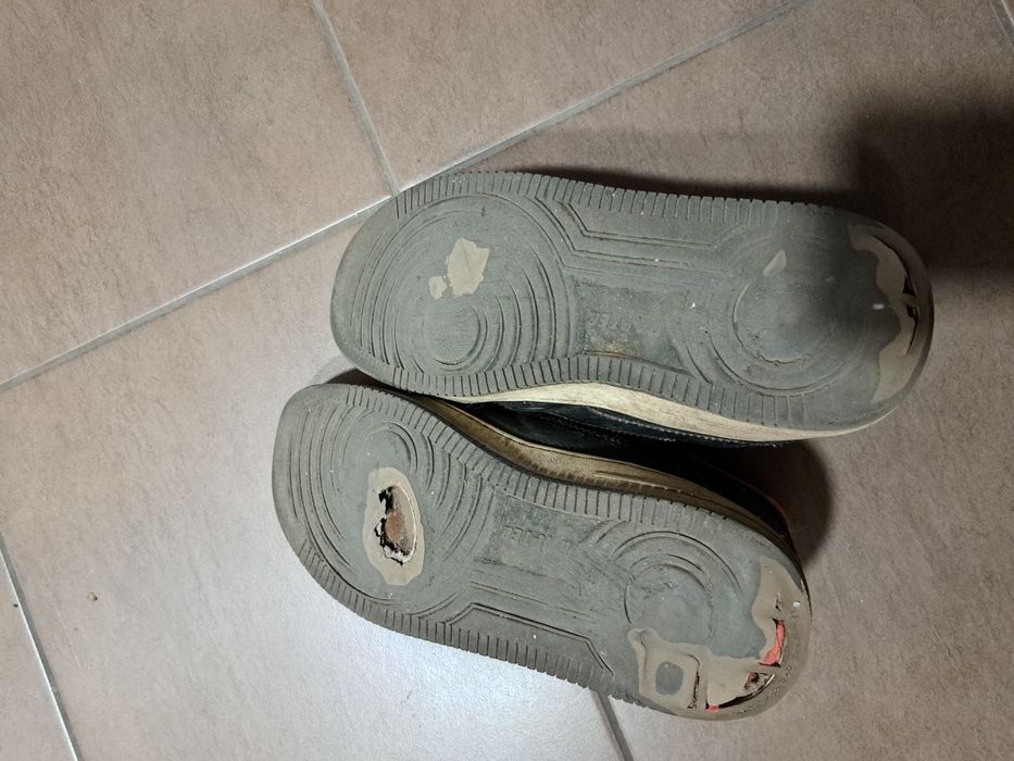 Buty sportowe rozmiar 39 oddam za darmo