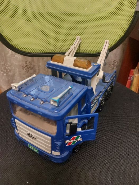 Продам машинку тягач