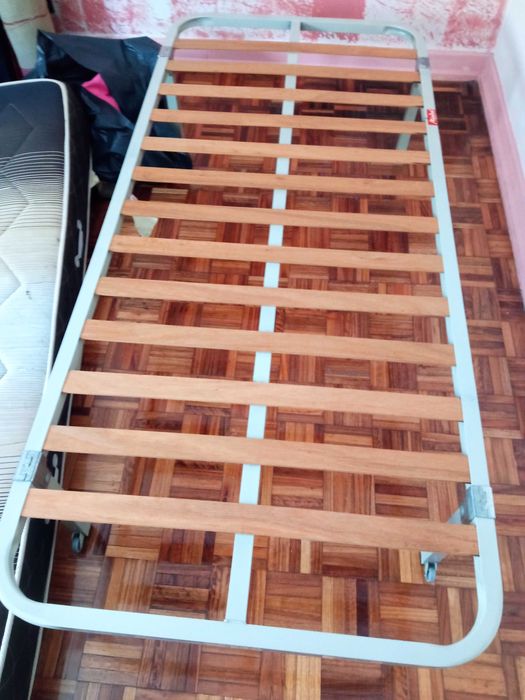Extrato de cama semi novo