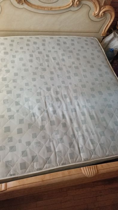 Итальянская двухспальная кровать с ортопедическим матрасом зима-лето