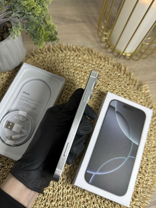 IPhone 16 Pro (White Titatium) 128GB XR в корпусі IPhone 16 Pro