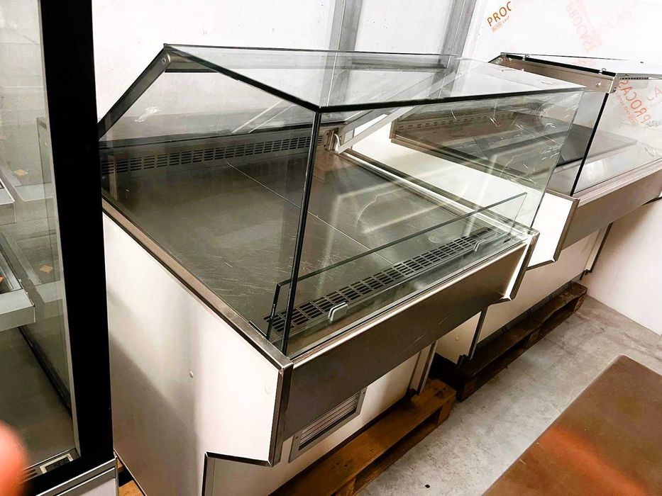 Vitrine Expositoras Refrigeradas 2ª mão pequenas