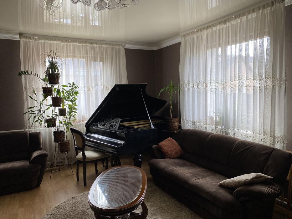 Продам будинок повністю вмебльований.