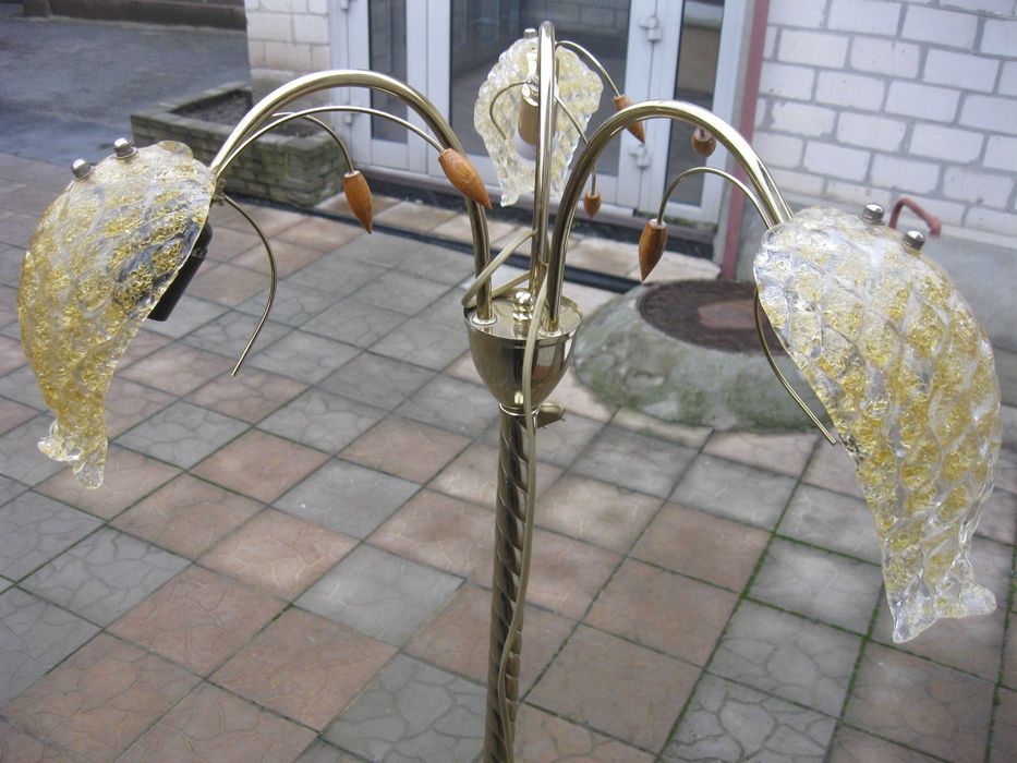 Продам торшер на 3 лампы