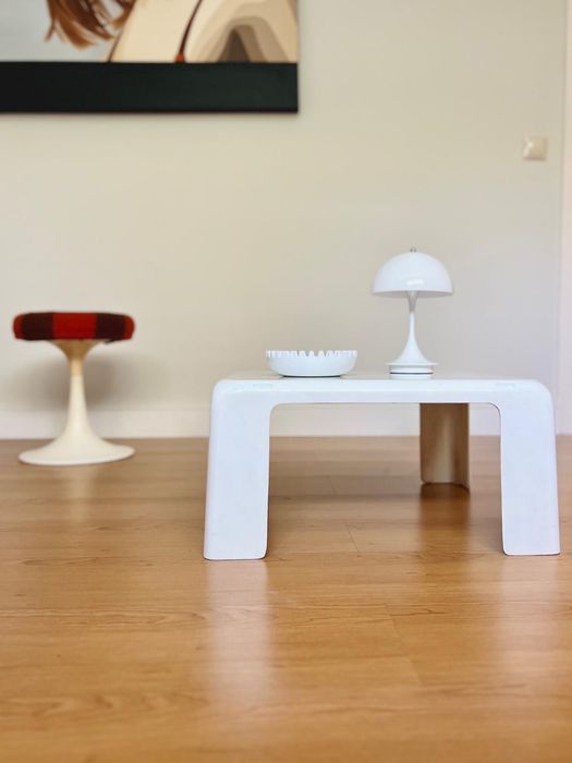 Mesa Meda - 4 gatti by Mario Bellini em branco