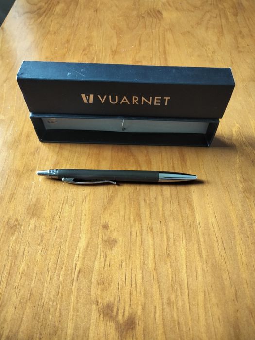 Caneta marca vuarnet