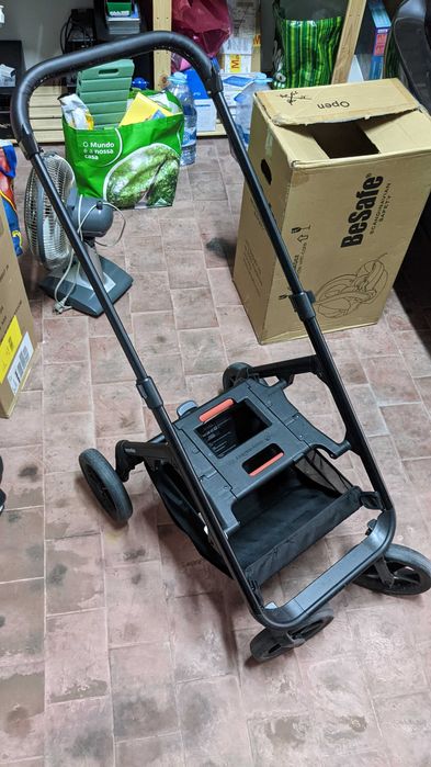 Carrinho EasyWalker Mosey + Ovinho BeSafe Izi Modular