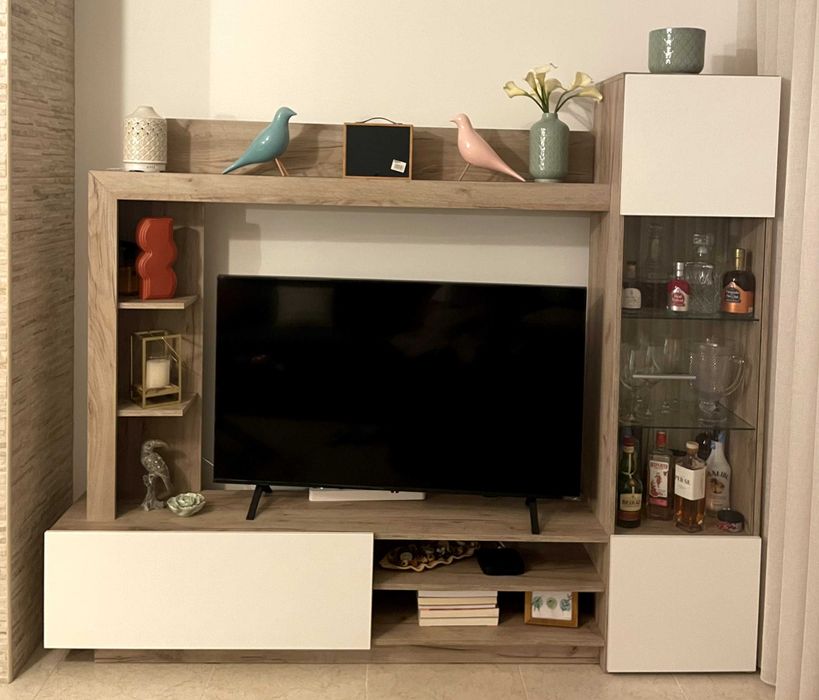 Móvel TV Moderno - Com vitrine e arrumação