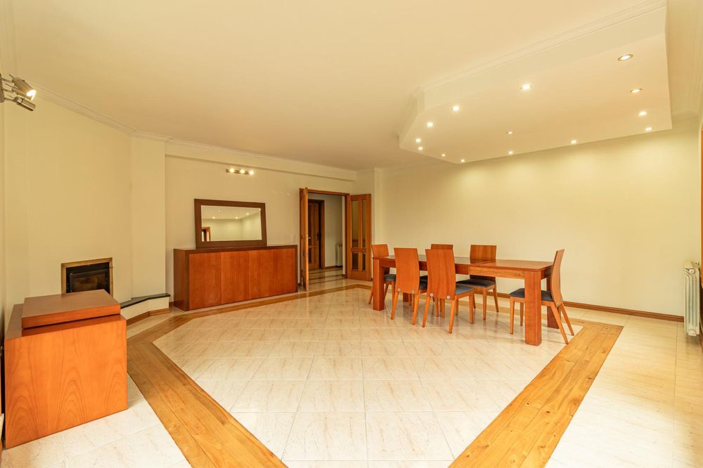 Quarto partilhado com suite wc privado para arrendar