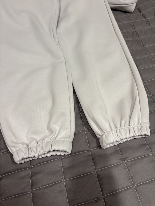 Жіночий спортивний костюм