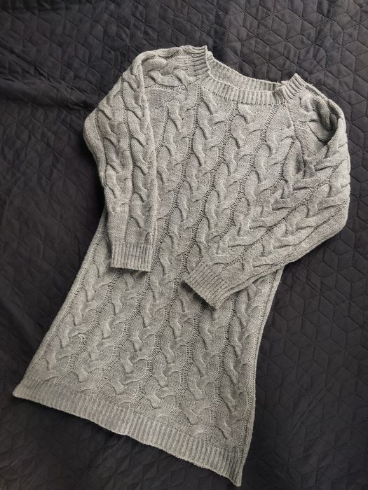 Długi sweter dzianinowy damski