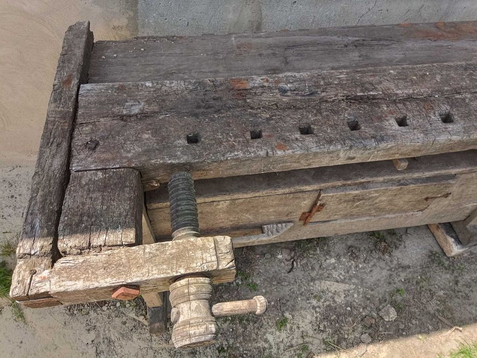 Верстак столярний -2000грн.