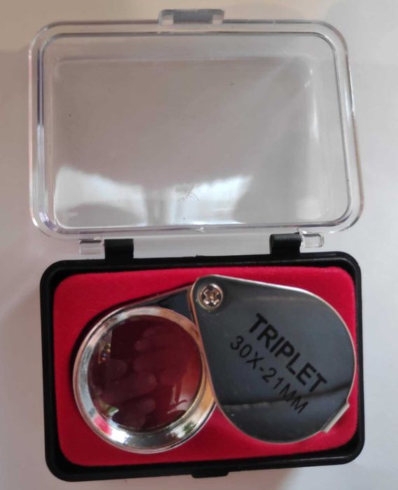 Magnifying glasses and microscope with illumination.64584318313858124