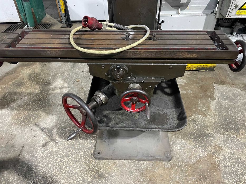 Fresadora Universal usada