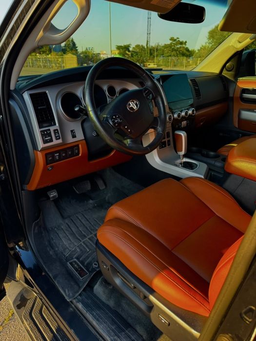 Продам Toyota Sequoia