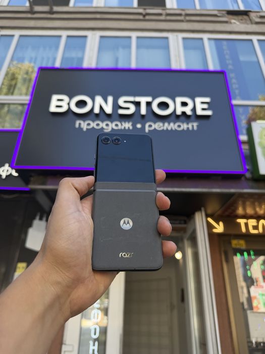 Moto razr 2024 256gb Gray. Гарний стан