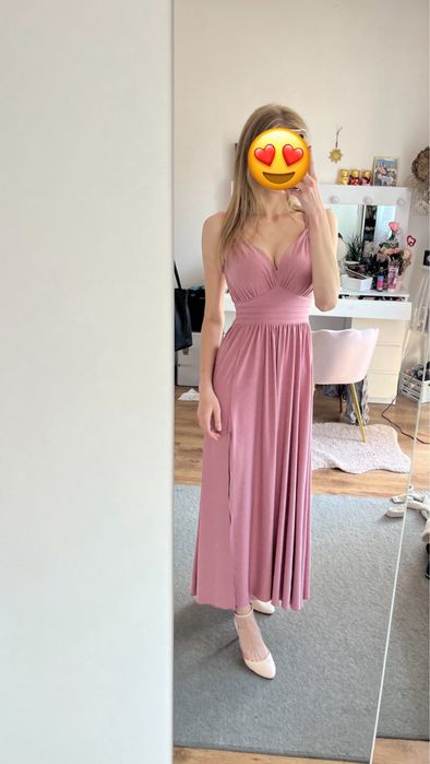 Sukienka różowa pudrowa na studniówkę