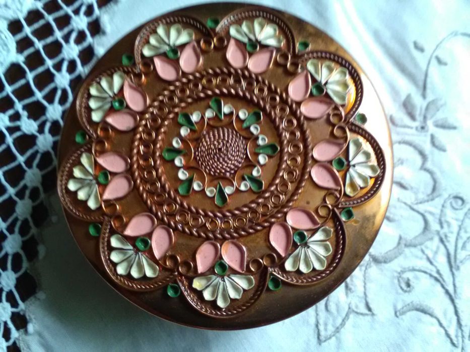 Шкатулка латунная с сканью и эмалями времен СССР