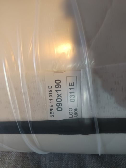 Colchão de espuma (90x190x15cm) - novo