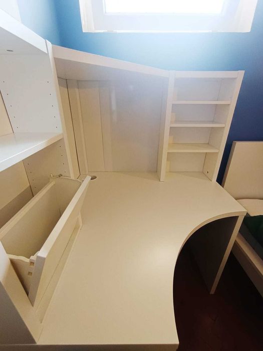 Secretária de canto Micke IKEA branca — espaçosa, ideal para home office