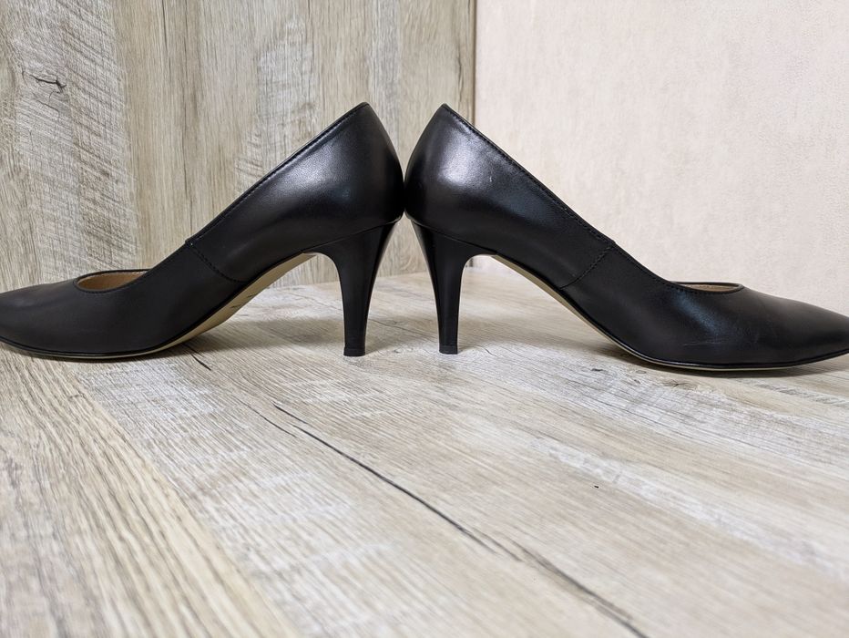 Жіночі класичні шкіряні туфлі-лодочки