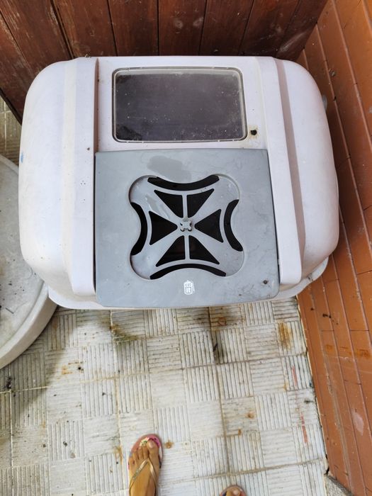 Caixa WC de gato semiautomática usada