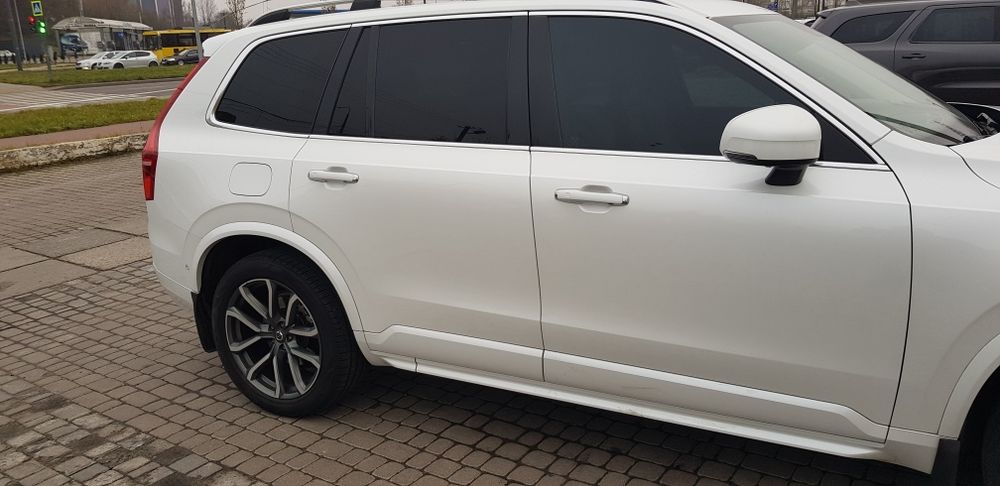 Кросовер Volvo XC90 2